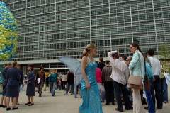 Den 5 maj slår EU-kommissionen upp portarna på vid gavel